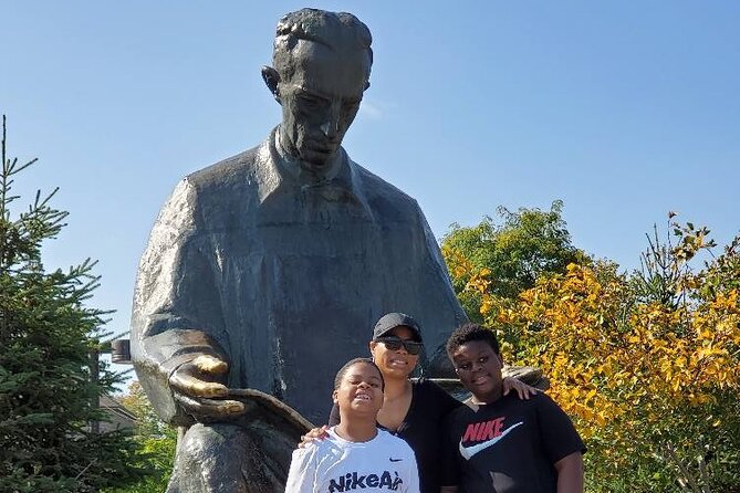 Maid of the Mist and Cave of the Winds guided tour with shuttle - The Role of the Tour Guide: Sharing Myths, Legends, and Facts