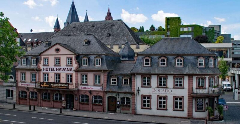 Mainz: Private Walking Tour With Professional Guide - Discover Mainz’s Medieval Foundations in Kirschgarten Square