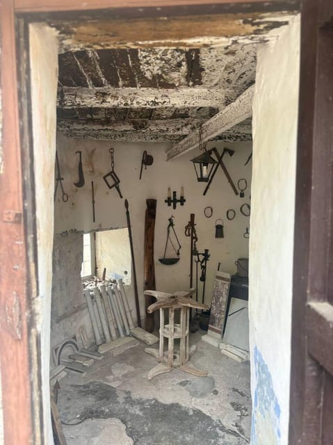 Maiori: Hiking Tour to A Lemon Farm with Lemon Tastings - Breathtaking Views of Maiori and the Surroundings