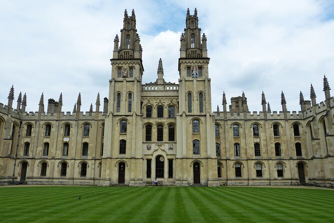 Majestic Oxford  Private Walking Tour for Couples - Key Points