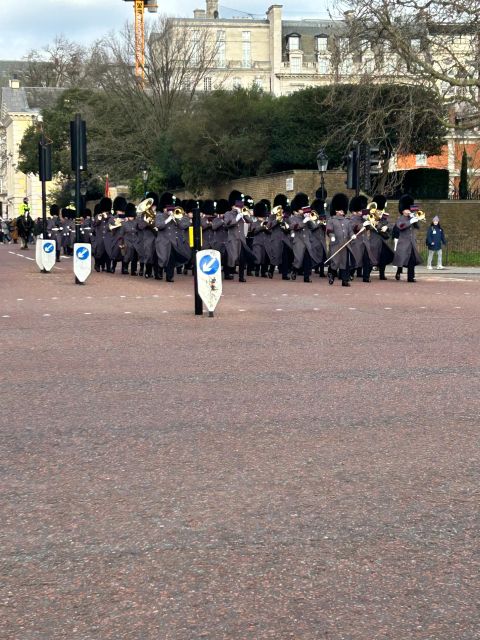 Majesty in Motion: Exploring Westminster's Royal Legacy - The Guide: Entertaining and Knowledgeable