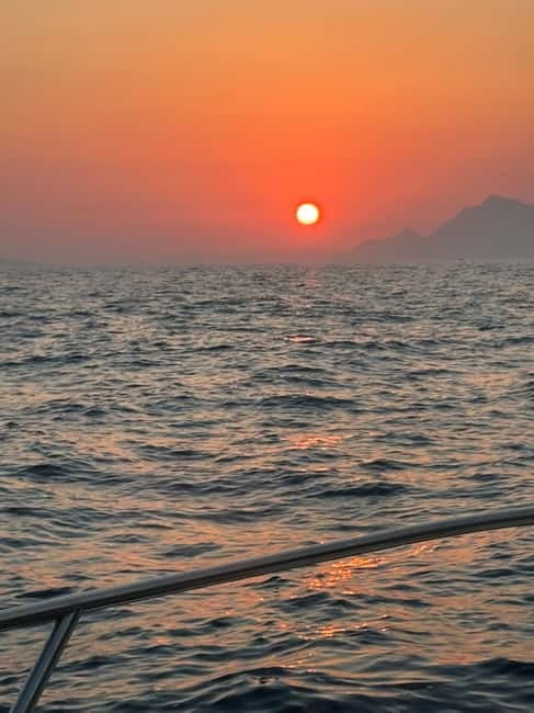 Makarska: Off-Season special ,Panorama or Sunset boat tour - The Sunset Experience: Romantic Vibes and Golden Light