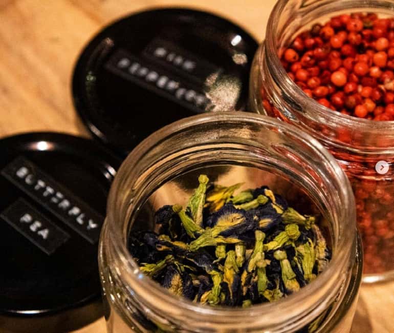 Make a bottle of gin or rum at our distillery - Key Points