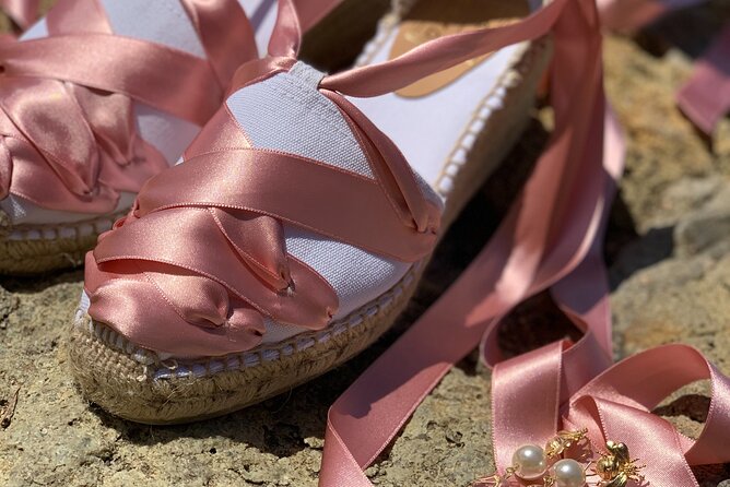 Make Authentic Espadrilles in Barcelona - Logistics: Meeting Point, Group Size, and Accessibility