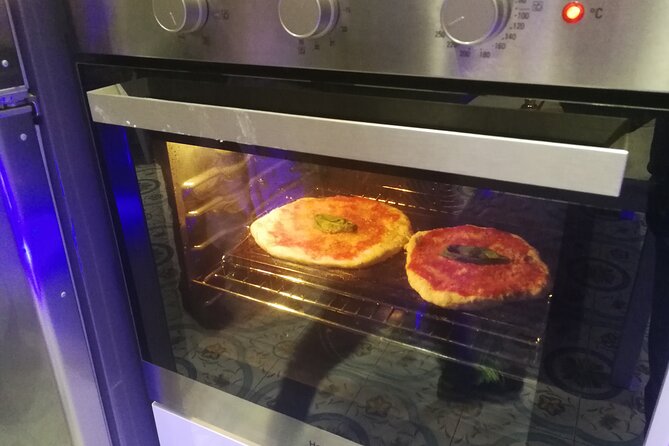 Make Neapolitan Pizza With A View Of Naples - Key Points