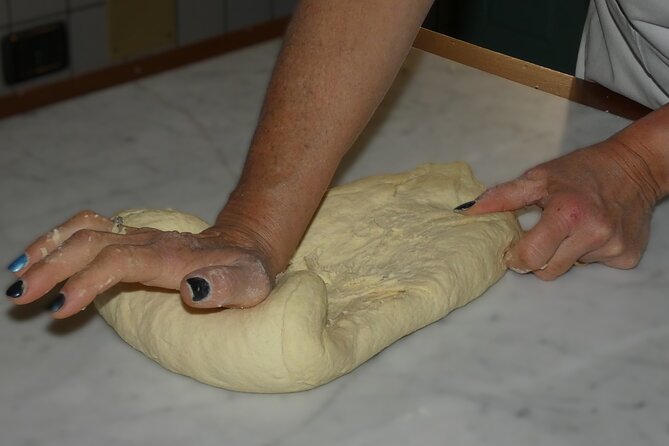 Make pasta, drink wine. Cooking class with transported included! - Creating Silhouettes with the "Caturu" Tool