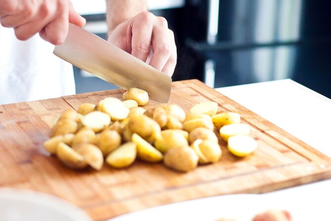 Make Traditional Spanish Tapas + Local Wine (3-Course Meal) - The Atmosphere and Host’s Approach