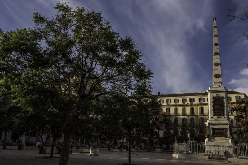 Málaga: 3-Hour Complete Walking Tour with Tickets - Visiting the Málaga Cathedral, "La Manquita"