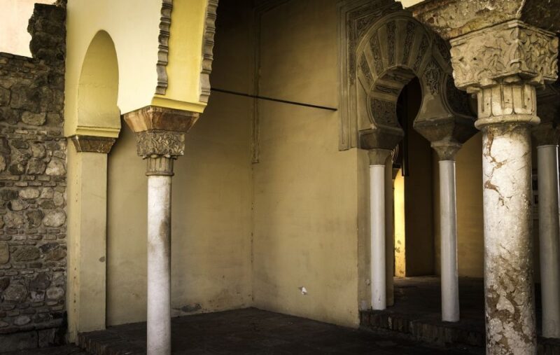 Málaga: 3-Hour Complete Walking Tour with Tickets - The Guides: Knowledgeable and Engaging