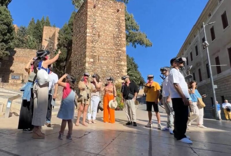 Malaga: Alcazaba, Picasso and more, walking tour with 5 VR experiences ! - Connecting Past and Present on Alcazabilla Street