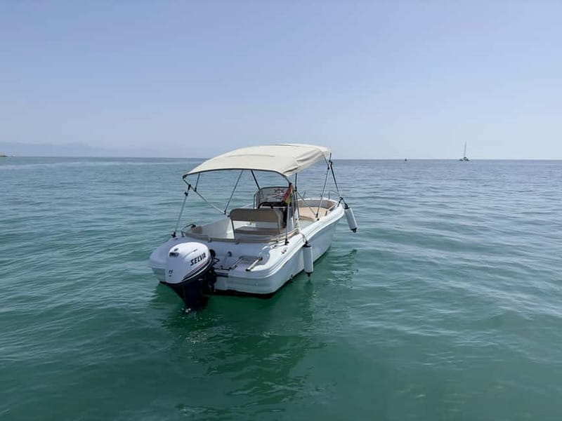 Malaga: Boat rentals without a license - Key Points