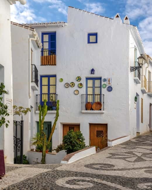 Malaga, Catamaran ride and Mijas Pueblo - Convenient Logistics with Just Two Passenger Pickups