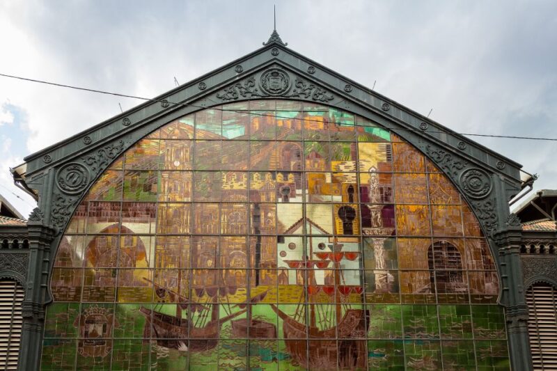 Malaga: City Center Walking Tour with Tapas Food Tastings - Discovering La Manquita: Malaga Cathedral