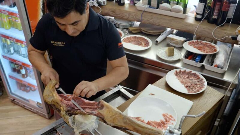 Málaga: E-Bike City Tour & Taste of Spain Food Tour - Explore Málagas Historic Center with an E-Bike