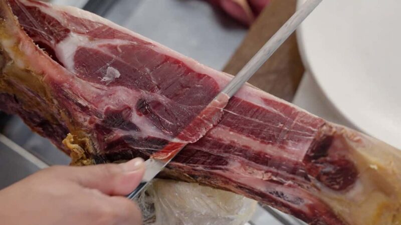 Málaga: E-Bike City Tour & Taste of Spain Food Tour - Visiting Málaga’s Beaches and the Historic Alcazaba