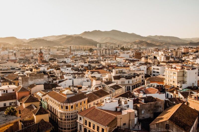 Malaga: Express Walk with a Local in 60 minutes - Exploring Malaga’s Historic Castles and Landmarks
