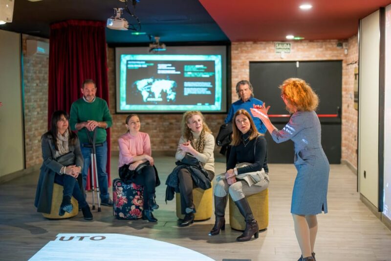 Málaga: Flamenco Course 4pm + 1-Hour Show, 3 Tapas and Drink - Discover the Passion of Flamenco in Málaga