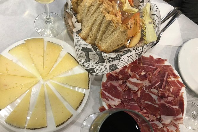 Malaga Food Tour: Tapas, Drinks and Delights with a Local - The Role of Guides: Knowledgeable and Engaging