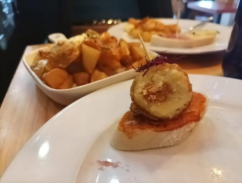 Malaga Food Tour with Tapas & Drinks with a Local - Drinks and Beverages: Sips of Malaga