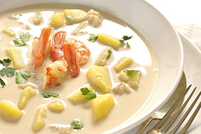 Malaga Gastronomy Tour Wines and Spanish Tapas - Accessibility and Group Size