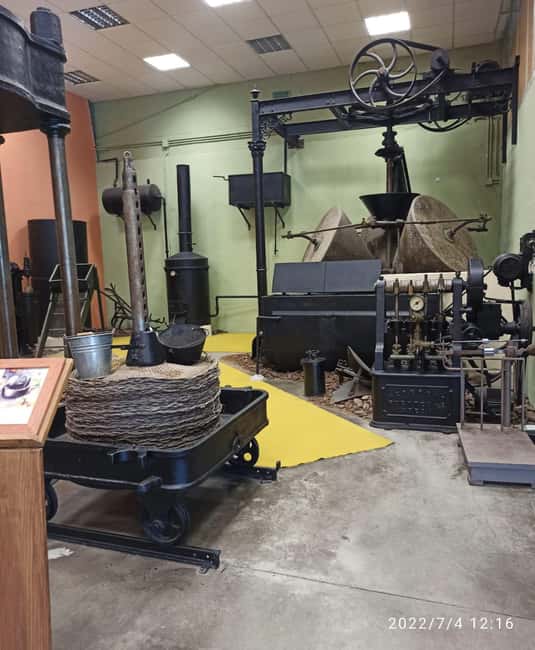 Málaga/Granada: Olive Oil & Rum Distillery Tour with Tasting - Key Points