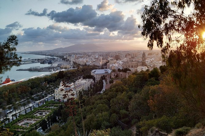 Malaga Highlights, Old Town & Viewpoints Walking Tour - Exploring the Moorish Fortress: Alcazaba