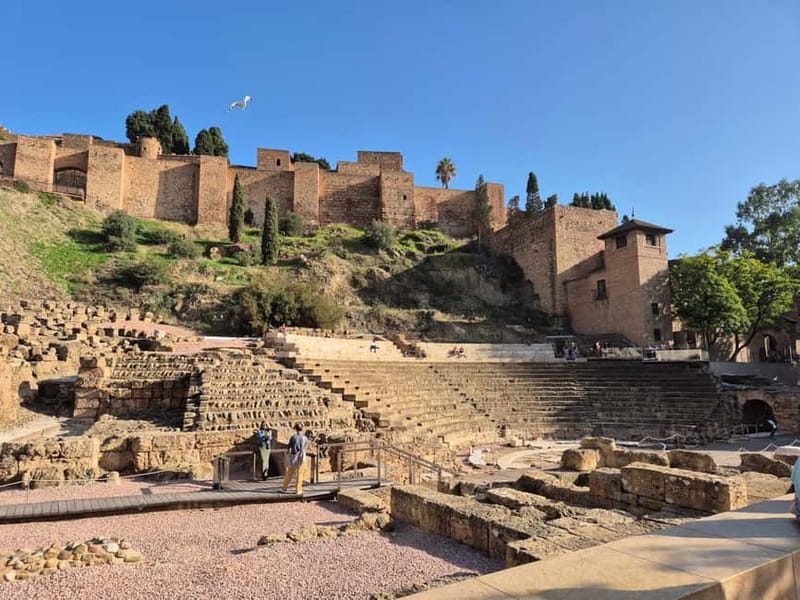Málaga: Highlights Walking Tour with Drinks and Tapas - Scenic Views from Gibralfaro Castle and Alcazaba