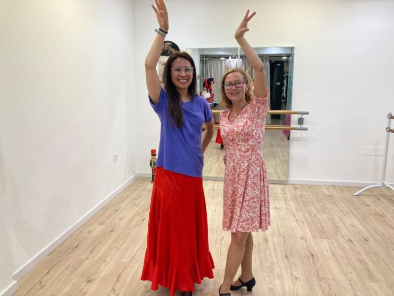 Málaga: Learn to dance flamenco rumba in 45 minutes - Key Points