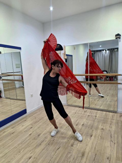 Málaga: Learn to dance flamenco rumba in 45 minutes - Practical Tips for Participants