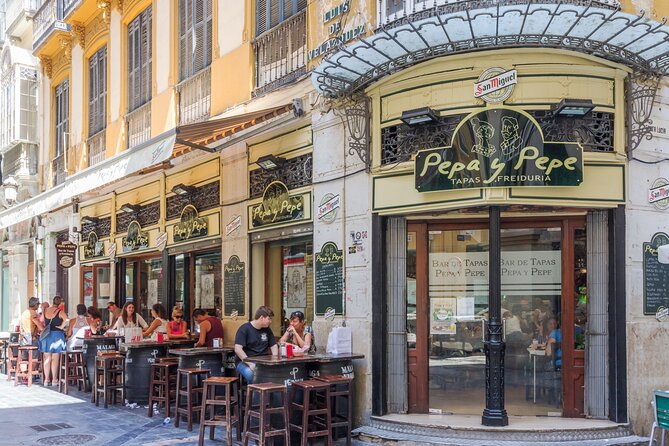 Malaga Market Food Tour: Tapas, Drinks, and Local Flavors - The Guide’s Expertise and Presentation Style