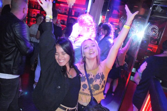 Malaga Nightlife Pub Crawl Tour with Drinks and Clubs Entry - Participant Experience: From Solo Travelers to Groups