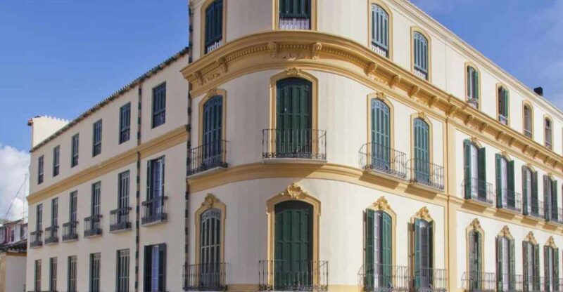 Málaga: Picasso Birthplace Museum Ticket & City Audio Guide - Navigating Malaga with an App-Guided Audio Tour