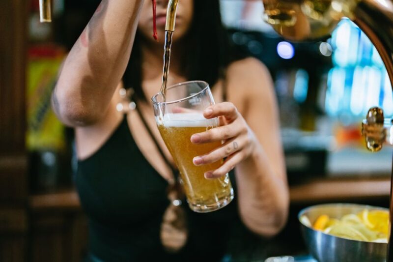 Malaga: Pubs and Clubs Crawl - The Role of the Guides and Social Atmosphere