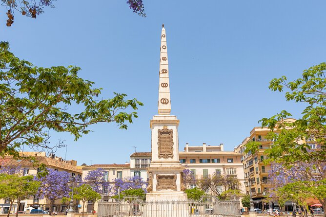 Malaga Scavenger Hunt and Sights Self-Guided Tour - Key Points