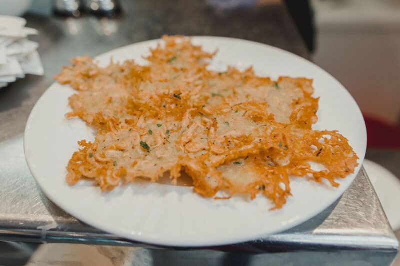 Malaga: Tapas Crawl - Visit Historic Bodegas and Hidden Gems in Malaga