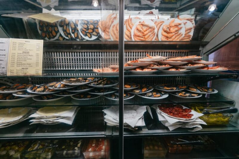 Málaga: Traditional Andalusian Tapas and Wine Tour - The Pacing and Atmosphere of the Tour