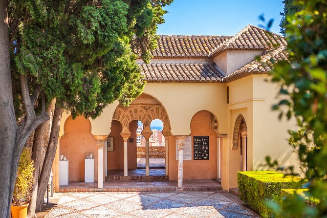 Malaga Walking Tour, Gibralfaro, Alcazaba & Catamaran Cruise - Discovering the Alcazaba and Palacio Nazarí’s Moorish Architecture