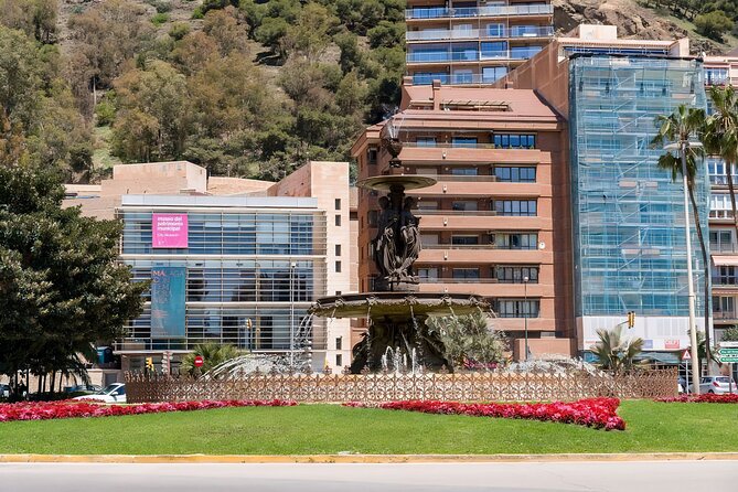 Málagas Historic Heart: A Cultural Walking Tour - Walking Through the Poetic Pasaje Chinitas