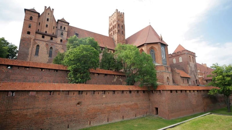 MALBORK: Castle of the Teutonic Oder from Warsaw - private - Malbork Castle from Warsaw: An All-Day Private Journey