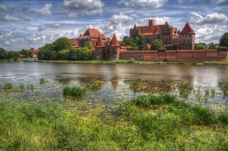 MALBORK: Castle of the Teutonic Oder from Warsaw - private - The Experience of a Long Day Trip with Rich Rewards