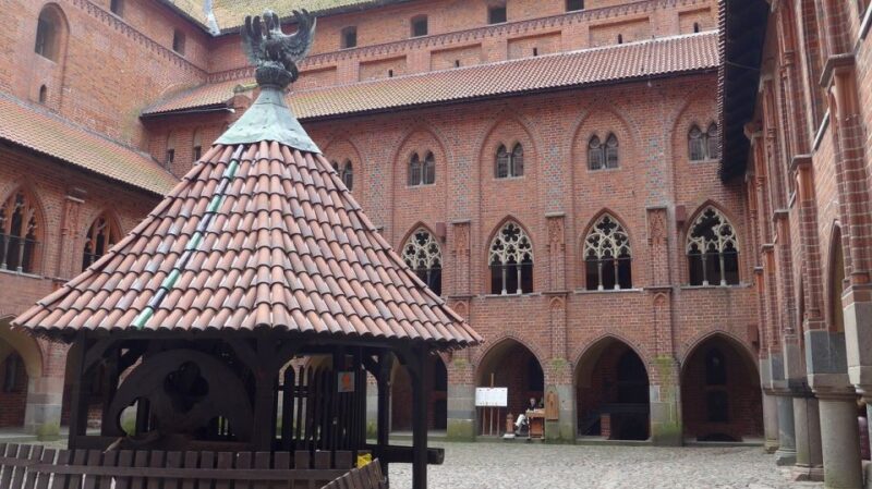 Malbork Castle Tour: 6-Hour Private Tour - The Unique Features of Malbork Castle