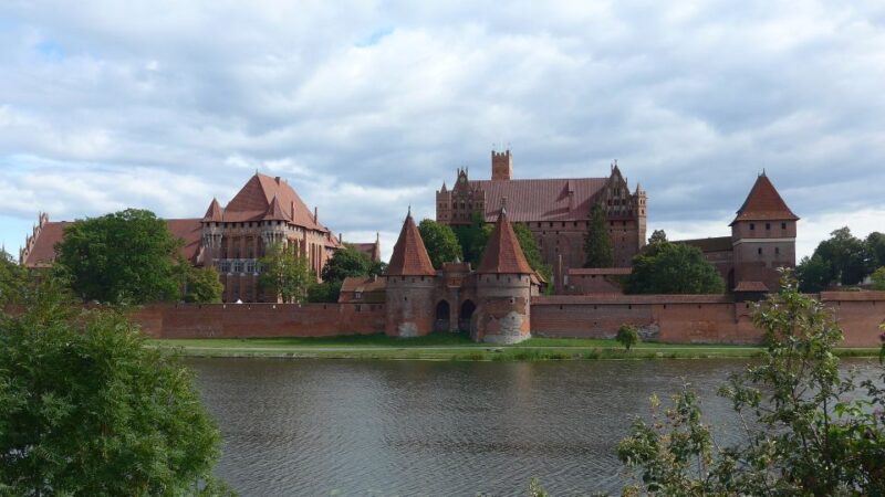Malbork Castle Tour: 6-Hour Private Tour - Why Choose This Private Tour to Malbork Castle?