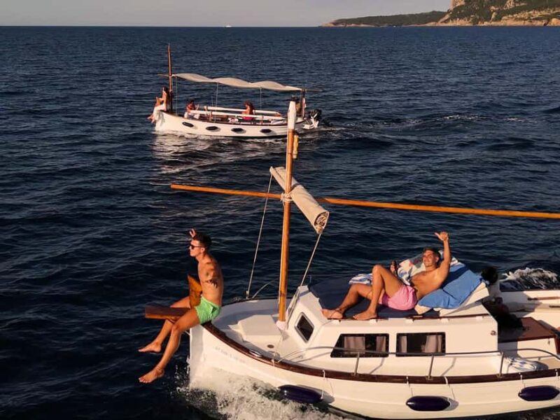 Mallorca: Alcudia, Private Boat Tour to Formentor & Pollensa - Relaxing at Formentor Beach with Local Tastes