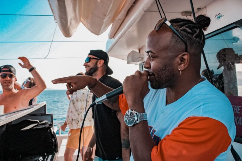 Mallorca: Boat Party with DJ, Buffet and Entertainment - Key Points