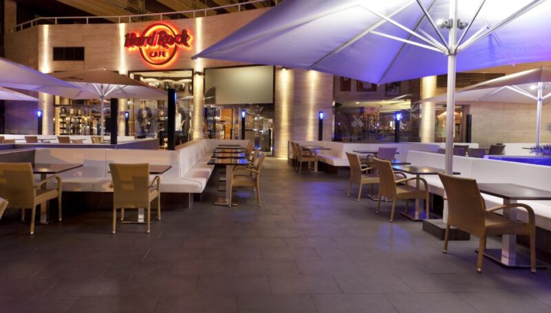Mallorca: Hard Rock Cafe Entrance with Lunch or Dinner - The Food Experience: Tasty Burgers and Authentic Sides