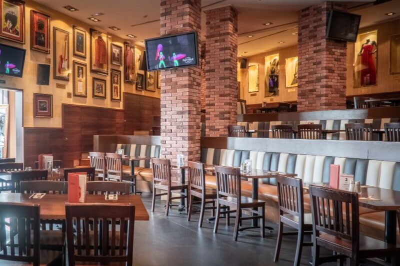 Mallorca: Hard Rock Cafe Entrance with Lunch or Dinner - Accessibility and Group Size: Personalized Service