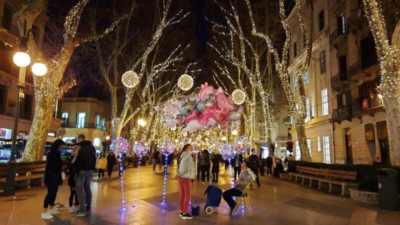 Mallorca: Palmas Winter Magic City Walk with Christmas Glow - Palma’s Christmas Lights: The Sparkling City at Night