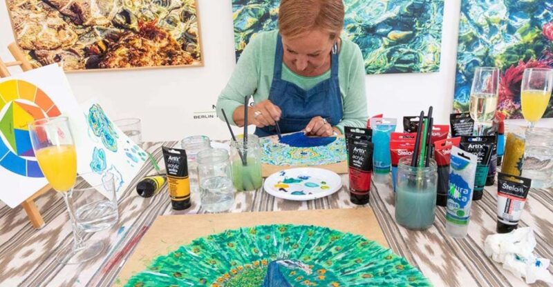 Mallorca/Porto Cristo: Design your own Spanish hand fan - Experience Christiane’s Artistic Guidance