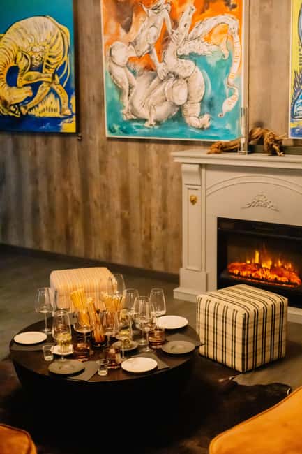 Mallorca Premium Wine Tasting in a Private Art Lounge - Expert-led Introduction to Mallorcan Wines