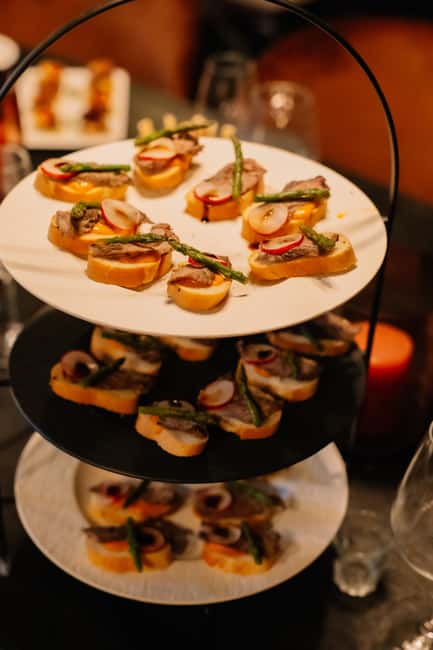 Mallorca Premium Wine Tasting in a Private Art Lounge - Tapas Pairing: Local Flavors on a Plate